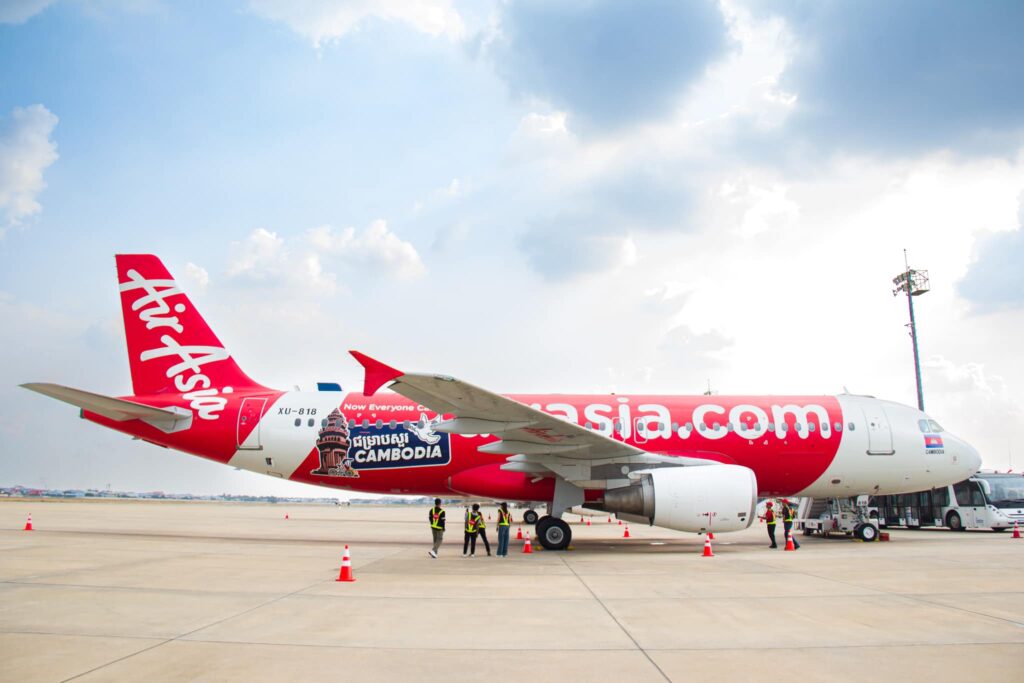 AirAsia បើកជើងហោះហើរត្រង់ថ្មី កោះភូកេត-សៀមរាប AirAsia plane